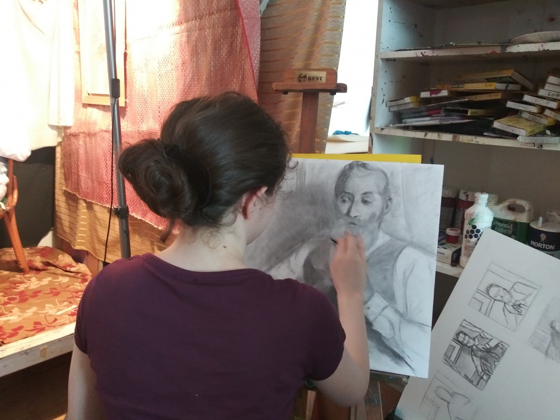 Student Anna Mor working on portrait drawing from life during Portrait Drawing Master Class.