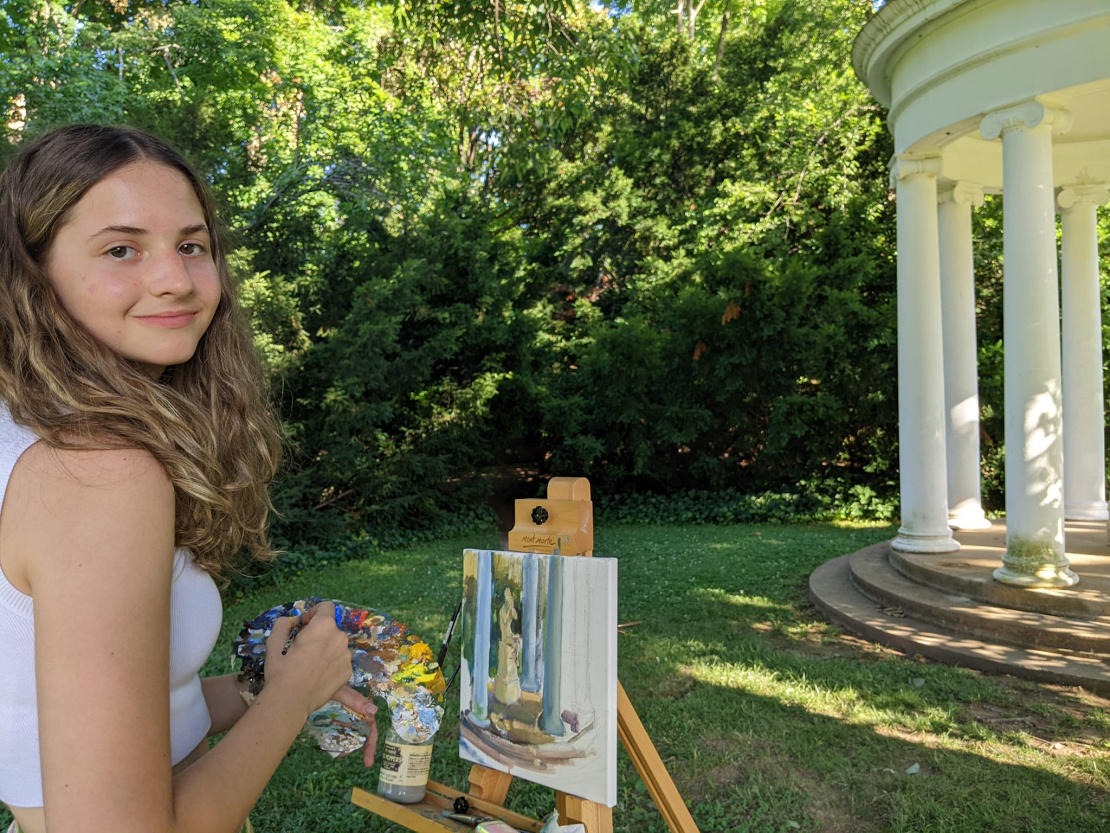 Sophia Petrides painting at the historic Chatham Estate in Fredericksburg.