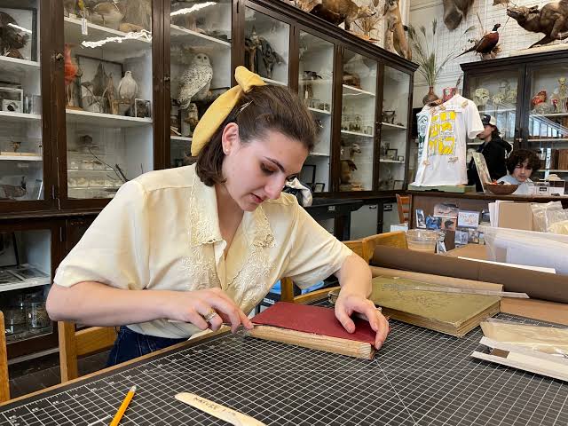 Anik Levcovici teaching book conservation Anik Levcovici teaching book conservation